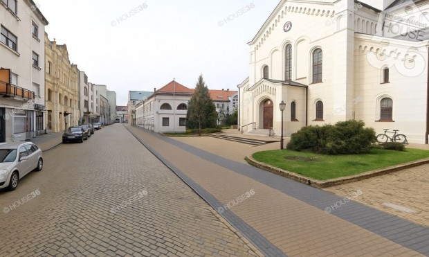 Belv�rosi �zlethelyis�g elad� Kecskem�t sz�v�ben!