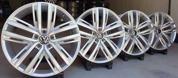 /F134/ 5x112 Gyári Volkswagen Tiguan "Auckland" alufelni 7x19" ET:43