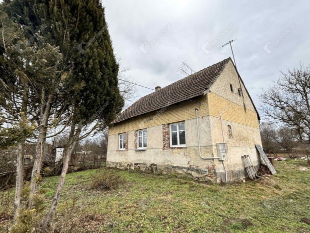 Fel�j�tand� h�z, hat�rtalan lehet�s�gekkel.