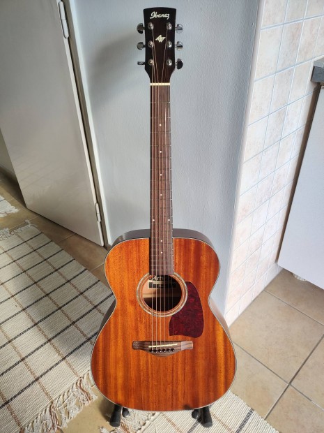 "Feljtott" Ibanez Artwood AC240 akusztikus gitr