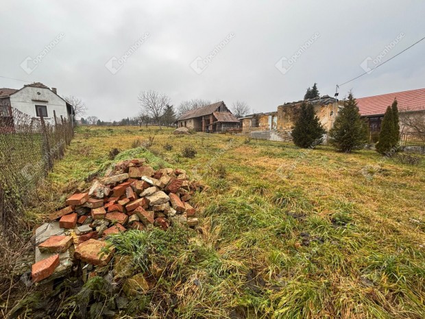 Nagy telek, alacsony �r  azonnal k�lt�zhet� j�v�.