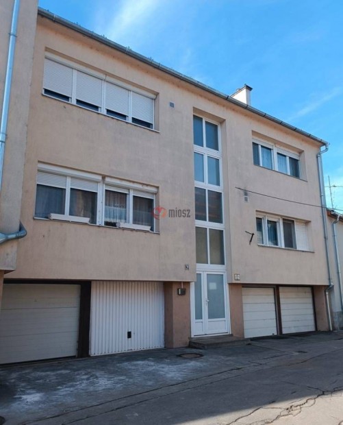 "Tal�lja meg a helyet, ahov� j� hazat�rni." 13585_bhv