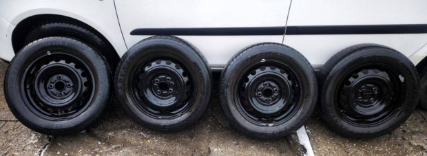 (Toyota, Suzuki, Honda stb) 4x100 felniszett 175 / 65 R15 Dunlop nyári