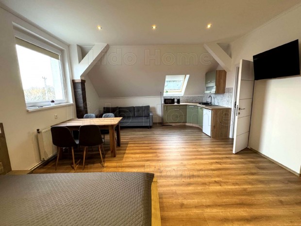  BALATONSZ�RSZ� K�ZPONT  FEL�J�TOTT APARTMAN ELAD�! 