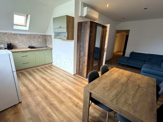  BALATONSZ�RSZ� K�ZPONT  FEL�J�TOTT APARTMAN ELAD�! 