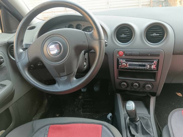  Elad� Seat Ibiza  megkm�lt , mind�ssze 99 006 km-rel, 