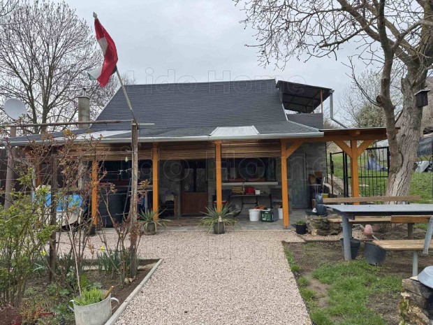  PANOR�M�S, FEL�J�TOTT NYARAL� ELAD� ZAM�RDIBAN 