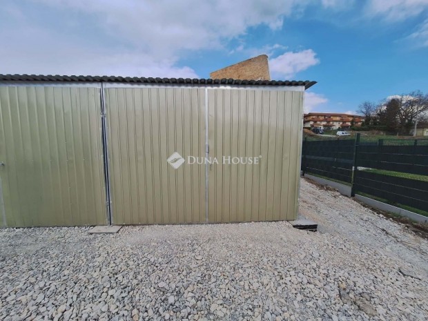 ===Kiad� Gar�zsok H�rsfa u, Engel J. u szomsz�ds�g�ban===