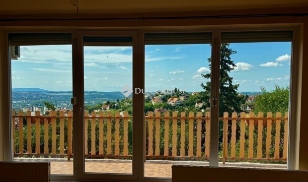 === Csal�di h�z a Mecsekoldalban k�zel a belv�roshoz===