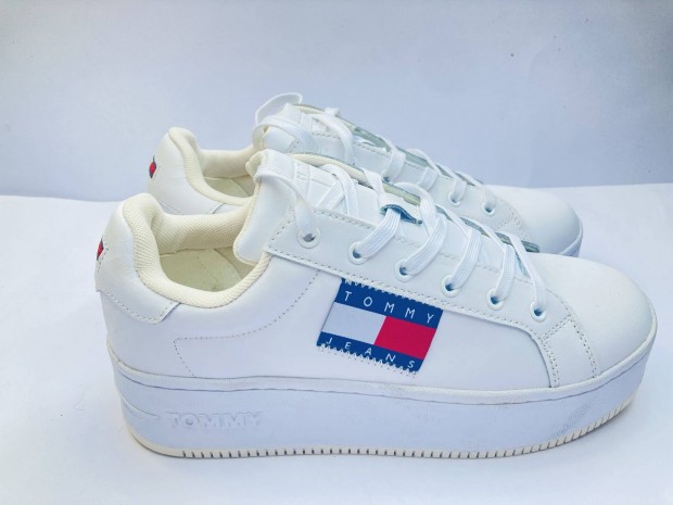 # **Fehr Tommy Hilfiger Platform Sportcip - Stlus s Knyelem**   