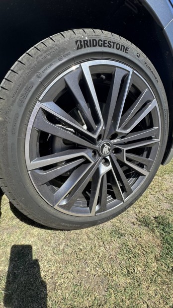 �koda Enyaq 21" felni gumival