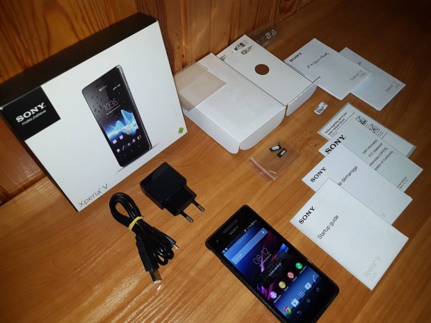 (kopott) Sony Xperia V LT25i - kártyafüggetlen - Android 4.2 - 4.3"