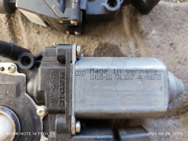 ablakemelő motor