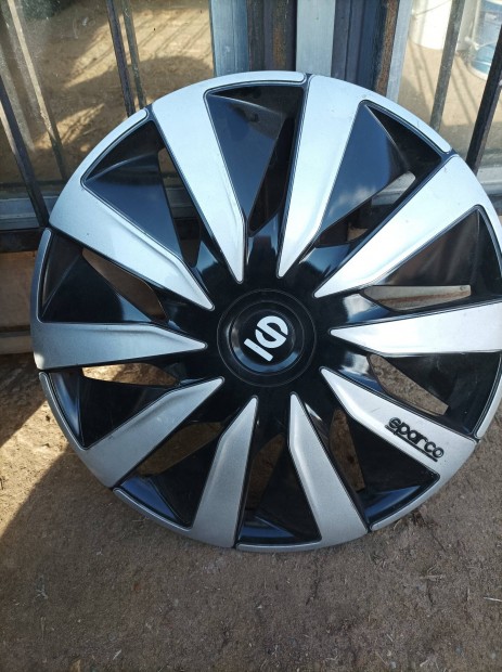 ac�lfelni aj�nd�k d�szt�rcs�val