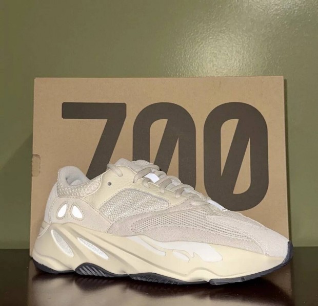 adidas Yeezy Boost 700 Low Analog - 11,5-es mret