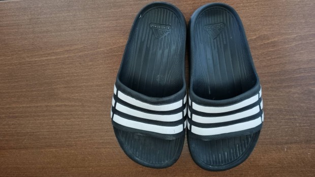 adidas gyerek papucs fekete 28.5 bth: 20cm