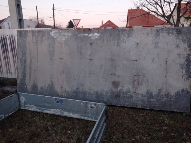 alu plató átalakítás miatt feleslegessé vált, ezért eladó