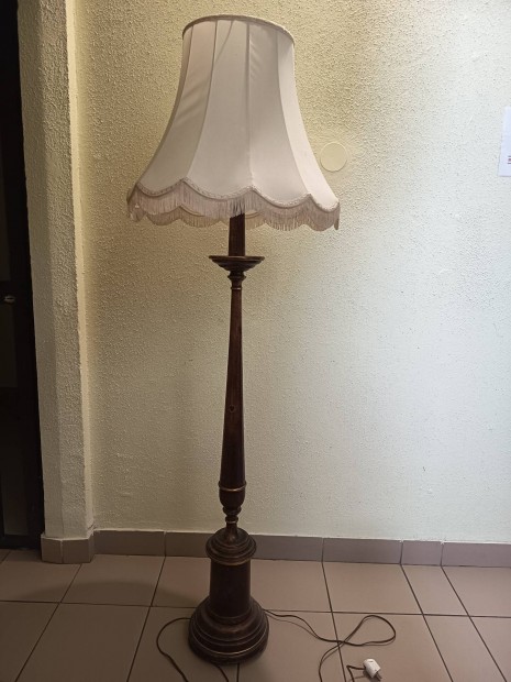 antik �ll�l�mpa