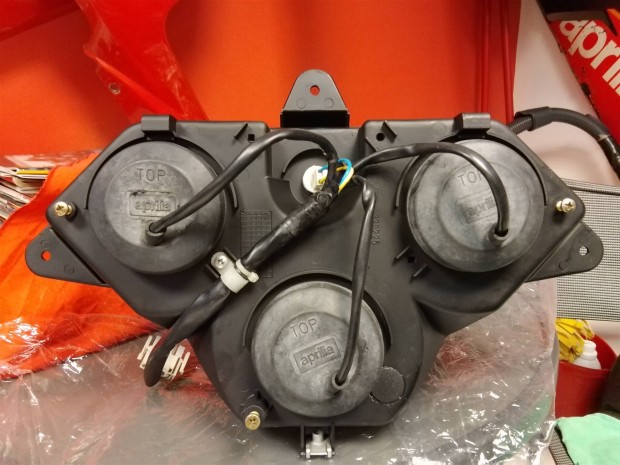 aprilia RSV Mille , Tuono els� l�mpa , f�nysz�r�