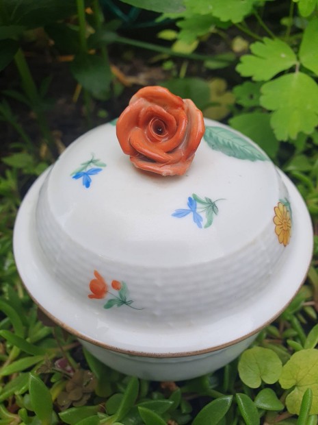 aquincumi,herendi zsolnai porcelán eadó