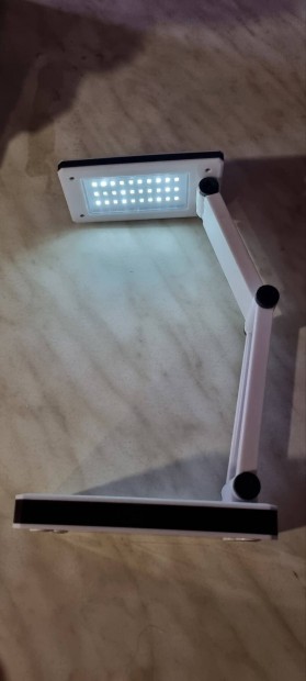 asztali led-es lámpa