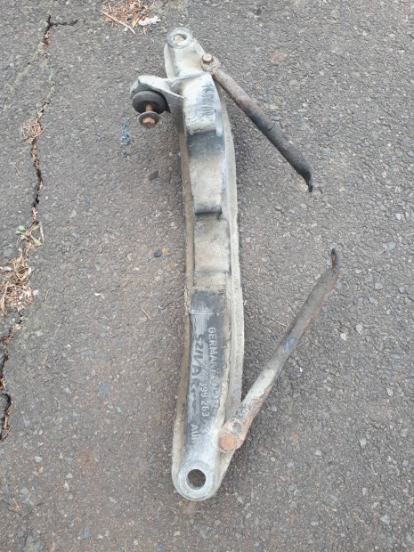audi 100 C3 alsó váltótartó bak 443399263