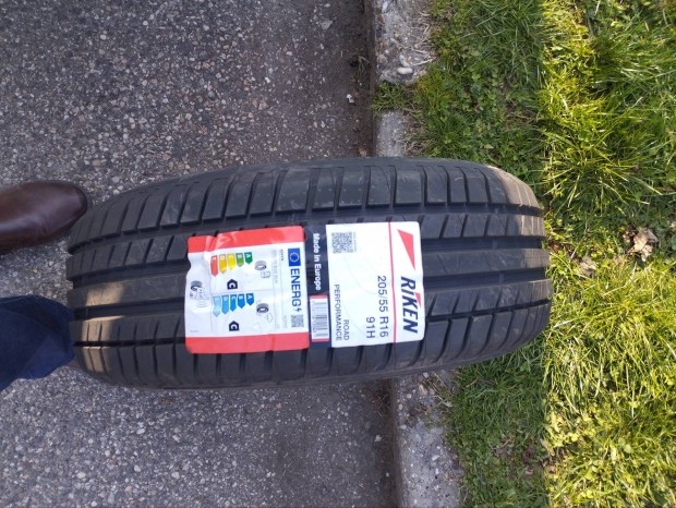 aut�gumi �j  4 db 