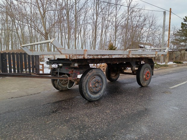 b�sz�llit� b�lahord� keret Mbp p�tkocsi plat� 