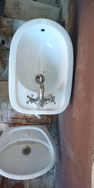 bidé és mozsdókagyló
