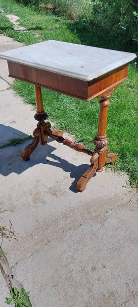 biedermeier asztalka