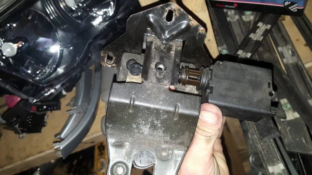 bmw e39 csomagter zar