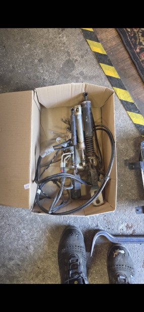 bmw e39 elektromos csomagter motor minden kelleke