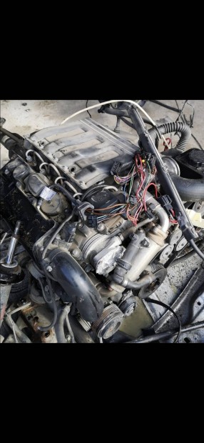 bmw e46 320d motor alkatreszek 