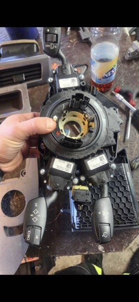 bmw e60 e61 legzsak szallag