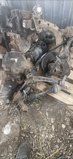 bmw e83 x3 2.0d 150 le futomu alkatreszek 