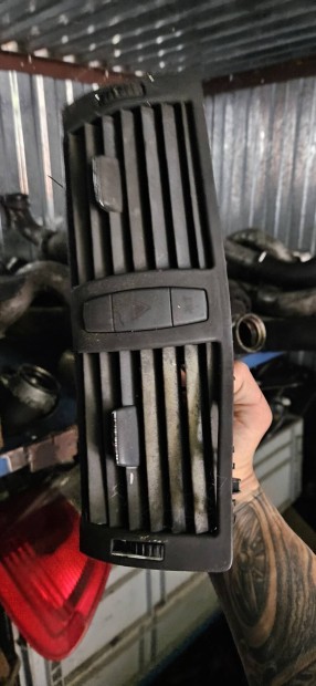 bmw e87 kozepso szellozo 