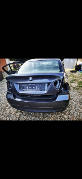 bmw e90 e91 csomagter ajto