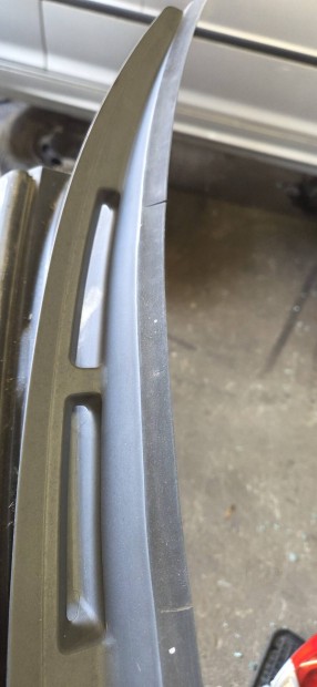 bmw szelvedo alatti muanyag