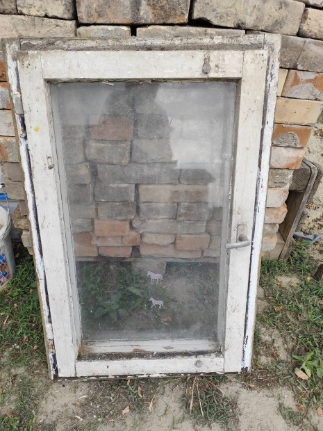 bontásból kb 50 X 80 cm-es fa ablak (dupla üveggel, tokkal)