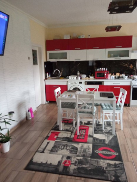 csal�di h�z sz�p k�rnyezetben elad�