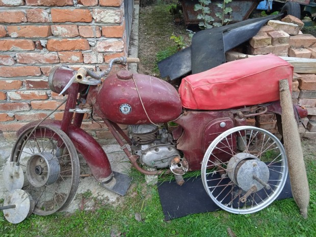 danuvia 125 alkatrésznek vagy felujitasra