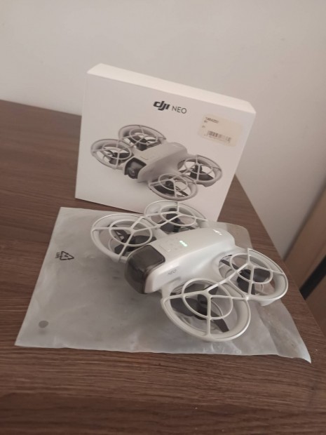 dji Neo követős Drón