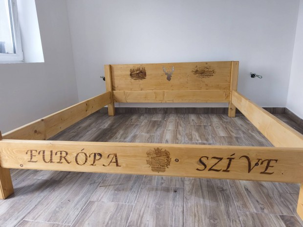 egyedi ágyak, asztalok, polcok gyártása, gravírozása