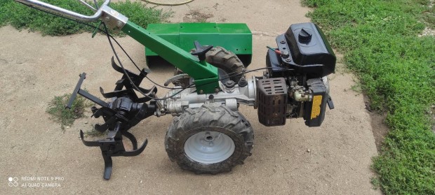 egytegelyes kistraktor casorzo talajmaroval sz�p �llapotban elad� 