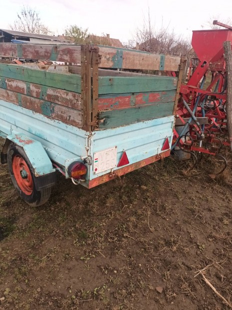 egytengelyes ptkocsi