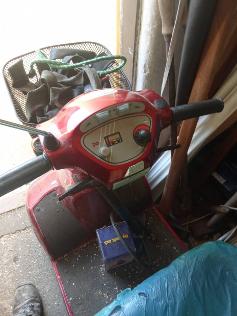 el-go rokkant kocsi bord� sz�n� elad� 