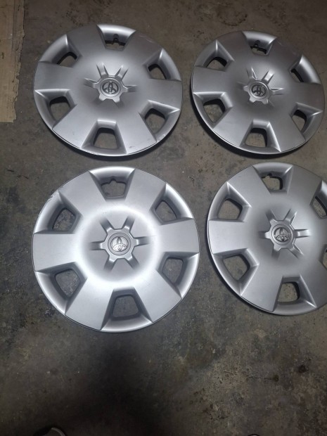 elad 4 db toyota Disztrcsa 15"os j llapotuak