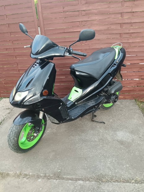 elad Derbi predator 50 es robog 