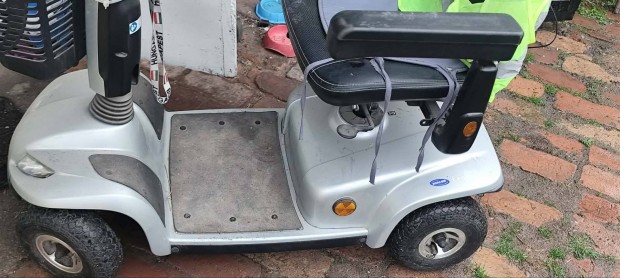 elad� Le� Elektromos MOPED Szinte �jszer� �llapotban Csak P�r�s 