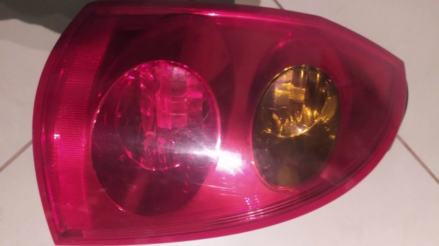 eladó Nissan primera p12 kombi bal oldali hátsó lámpa